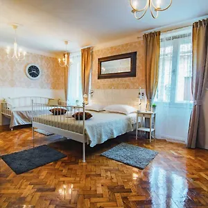 Guest house Mama's And Papa's Luxury